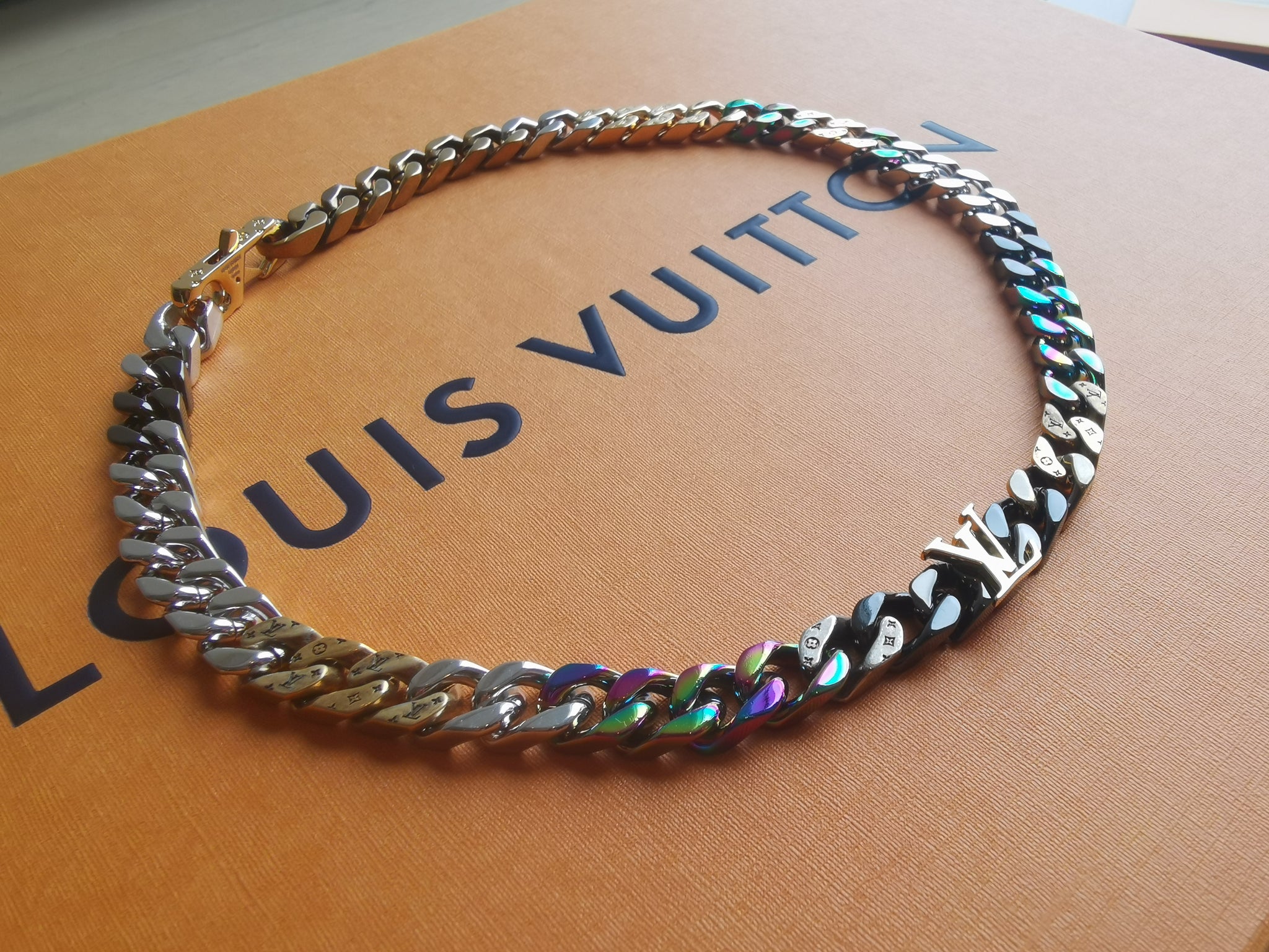 Shop Louis Vuitton MONOGRAM 2021-22FW Chain links patches necklace