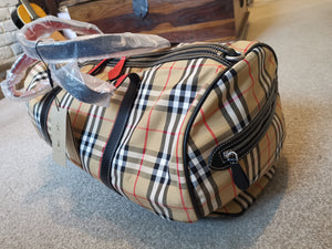 Burberry travel bag best seller!